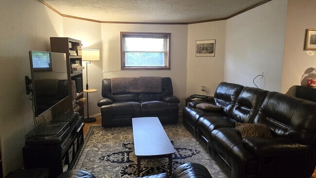 Building Photo - 4215 N Sheridan Rd