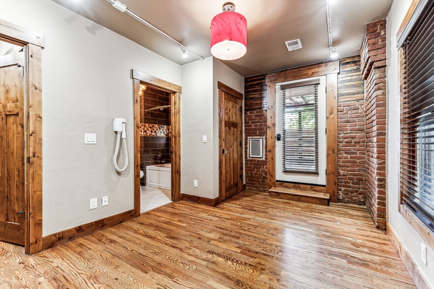 Building Photo - 1663 Race St