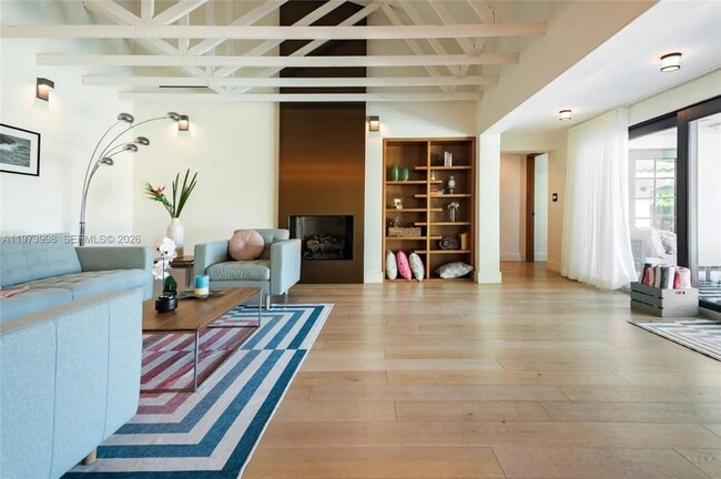 Building Photo - 524 Oleander Dr