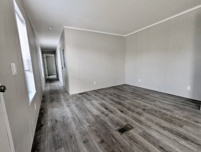 Building Photo - 3170 Orchard Lake Rd