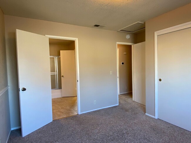 Building Photo - Two Bedroom Condo in North Stockton