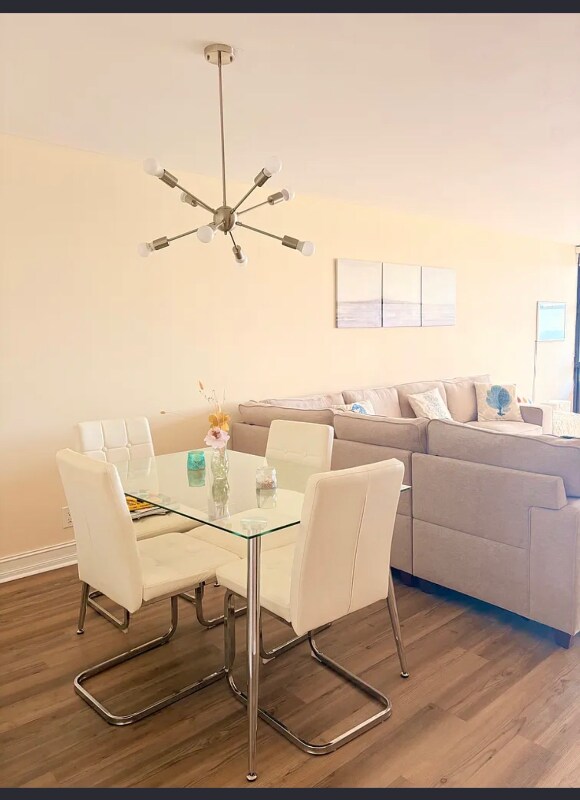 Building Photo - 1000 Parkview Dr