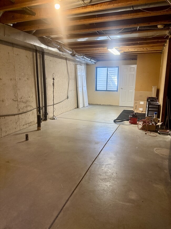 Building Photo - 127 Iveystone Ct