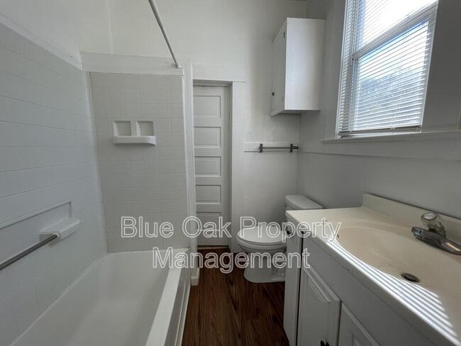 Building Photo - 960 Salem St