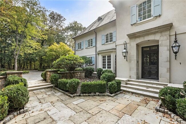 Building Photo - 2485 W Wesley Rd NW