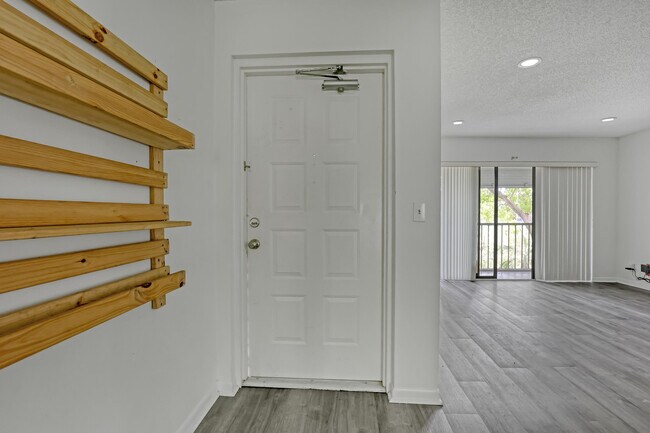Building Photo - 3618 Alder Dr