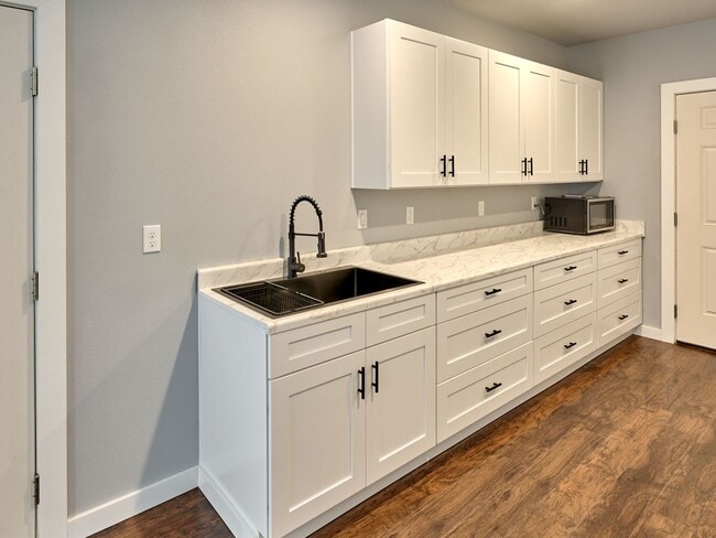 Building Photo - 11th - VPM415E-5