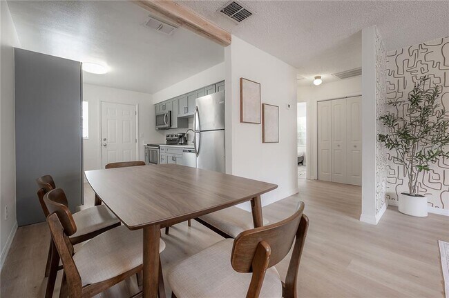 Building Photo - 6910 S MacDill Ave