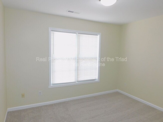 Building Photo - 1856 Oakhurst Park Ln