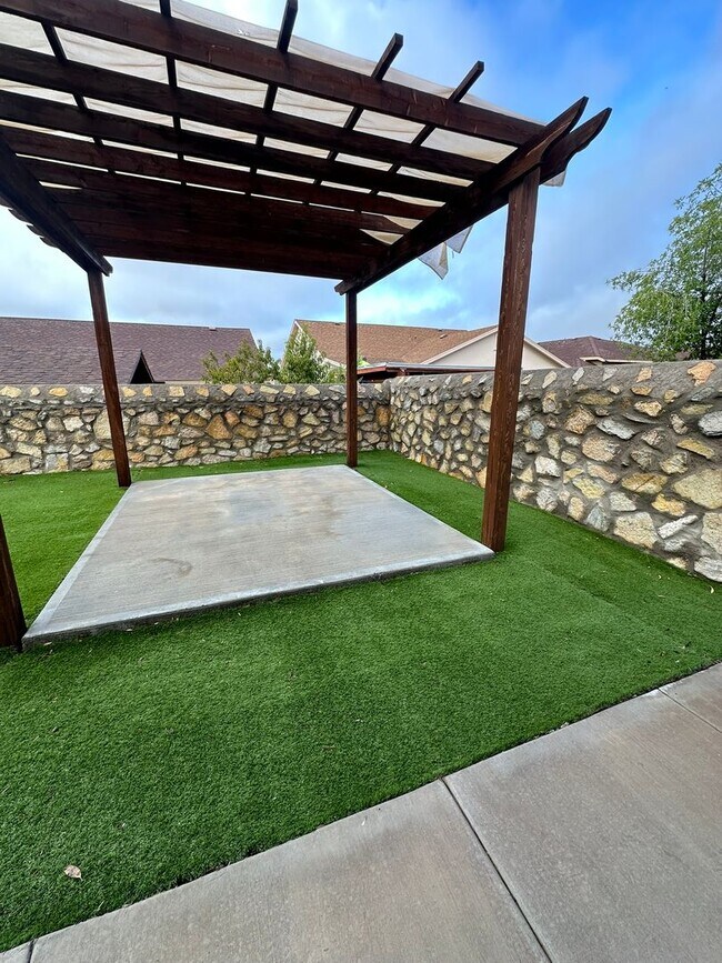 Building Photo - 4747 Zeno Pl
