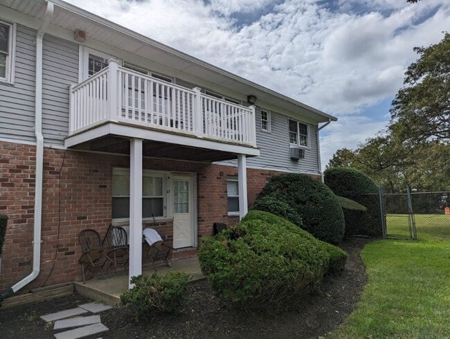 Building Photo - 1 Hemlock Dr