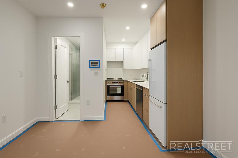 Building Photo - Stylish 1-Bedroom Apartment with Modern Amenities in Bed-Stuy