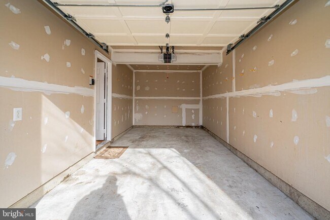 Building Photo - 2507 James Maury Dr