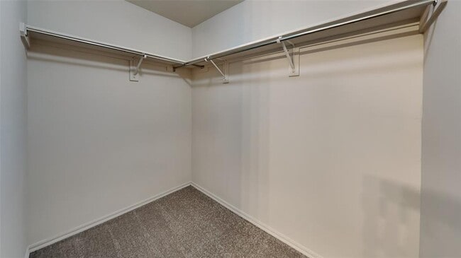 Building Photo - 16205 Lovers Ln