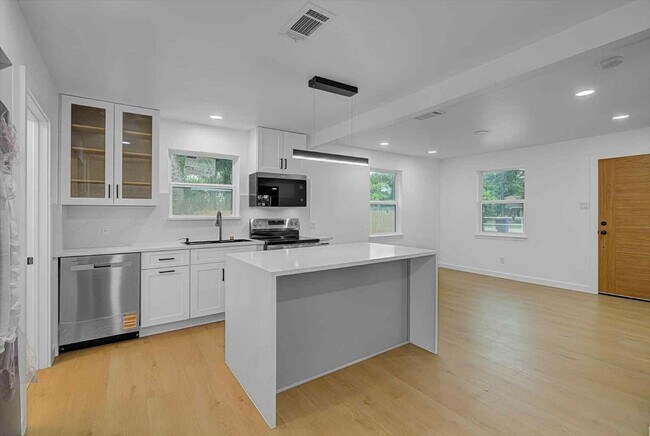 Building Photo - 2805 2nd Ave N