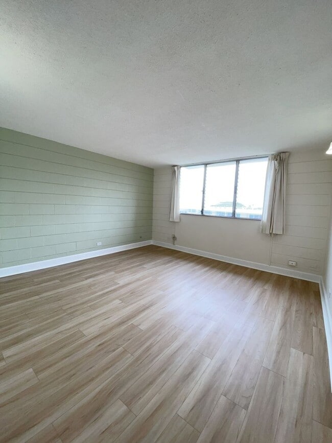 Building Photo - Nalanui Hale - 2 bed, 1 bath, 1 parking