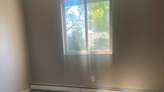 Building Photo - 1051 Old Colony Rd