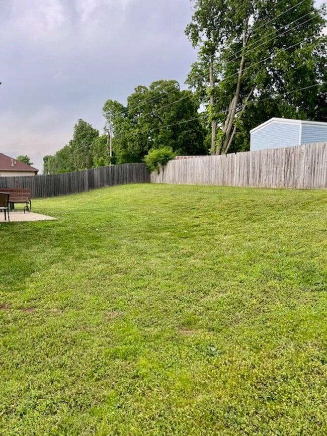 Building Photo - Great Nixa Location with Large Yard