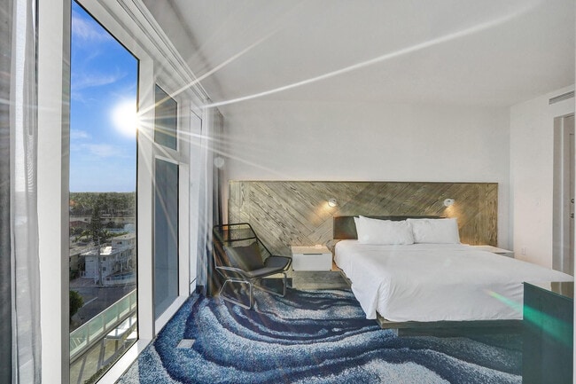 Building Photo - 3101 Bayshore Dr