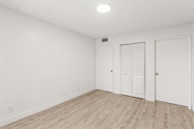 Building Photo - 507 Meadows Cir