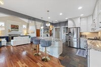 Building Photo - Immaculate Trickle Creek Home