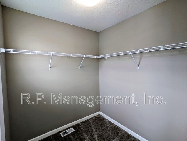 Building Photo - 5951 Urbandale Ln N