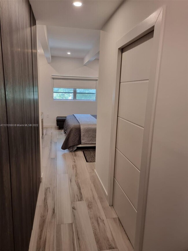 Building Photo - 12105 NE 11th Pl