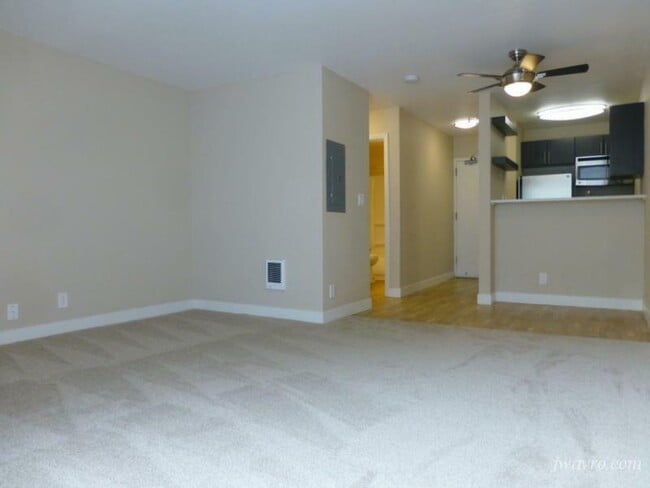 Building Photo - 478 Warren Dr