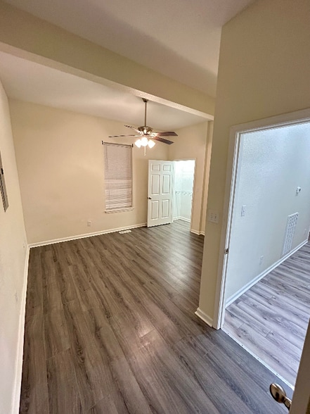 Building Photo - 404 E 18th St