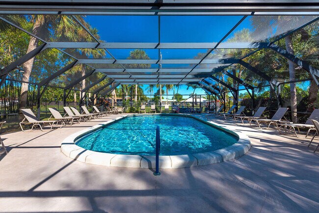 Building Photo - 4143 Palm Forest Dr N