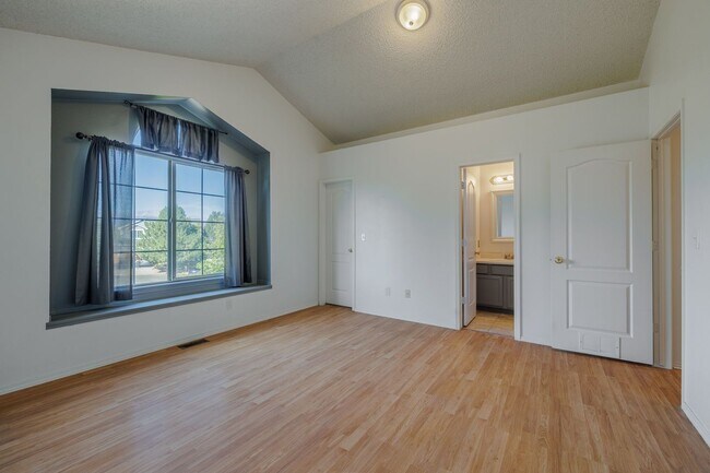 Building Photo - 5108 Hawk Springs Dr
