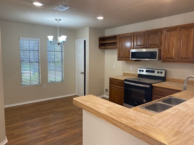 Building Photo - 4111 Camphor Way