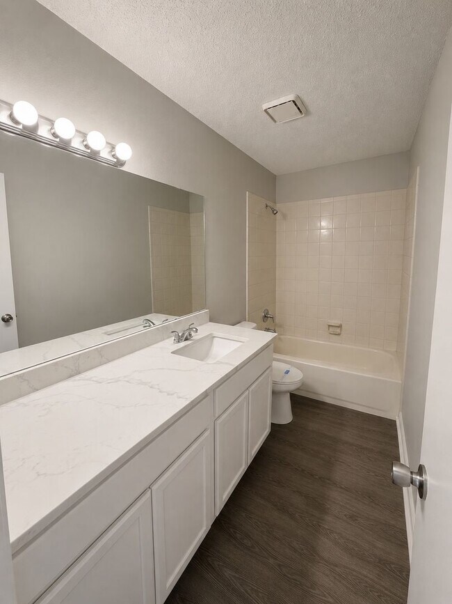 Building Photo - Completely updated Ventura beauty with over 2,000 square feet, TWO living areas, and a downstairs...