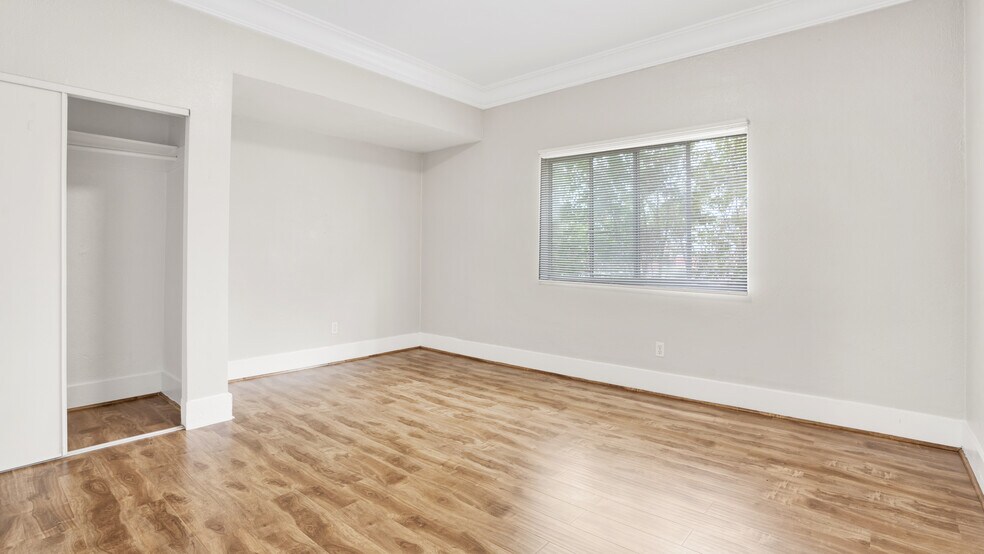 Building Photo - 3110 Walton Ave