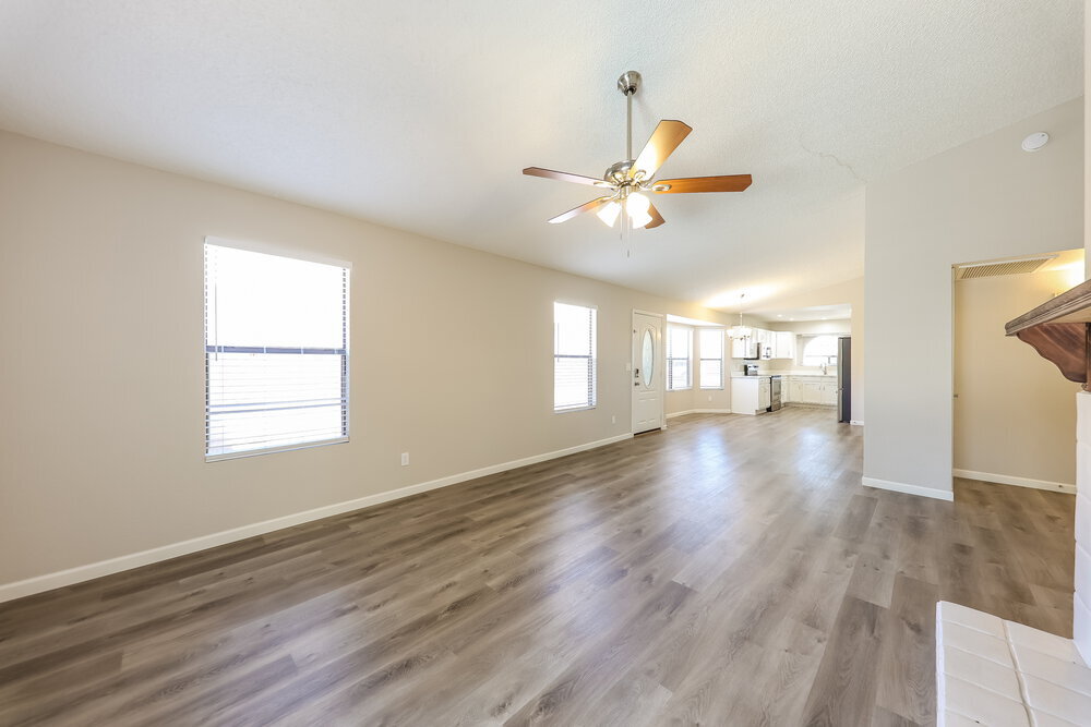 Building Photo - 8938 N 64th Ln