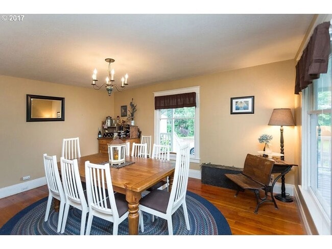 Building Photo - Beautiful 1898 Country Home