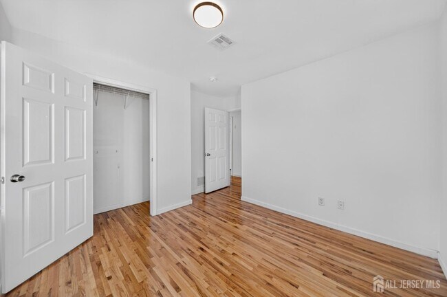 Building Photo - 138 Pershing Ave