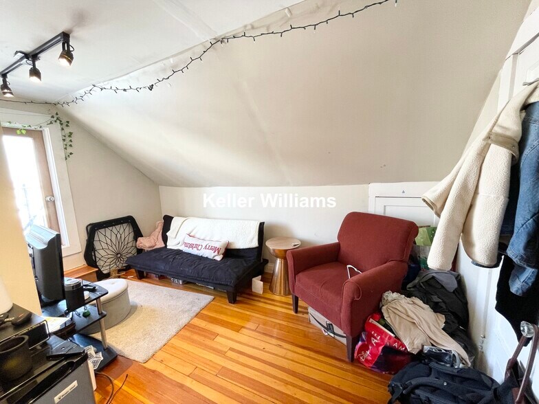 Building Photo - 76 Parker Hill Ave