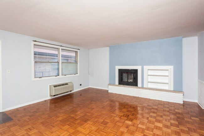 Building Photo - 163 W Division St