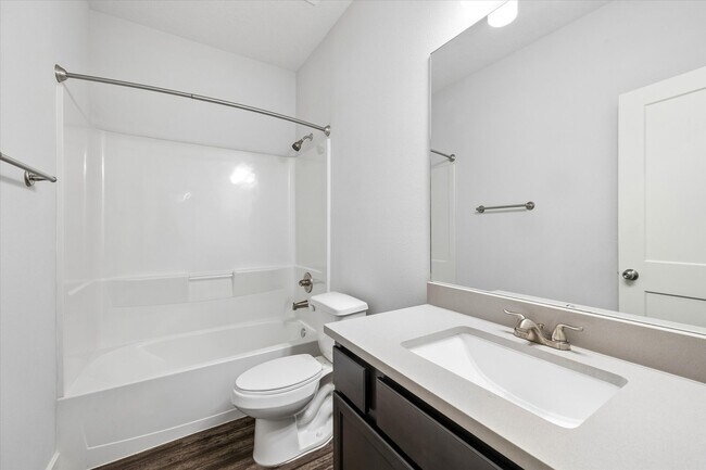 Building Photo - 260 Shoreview Dr