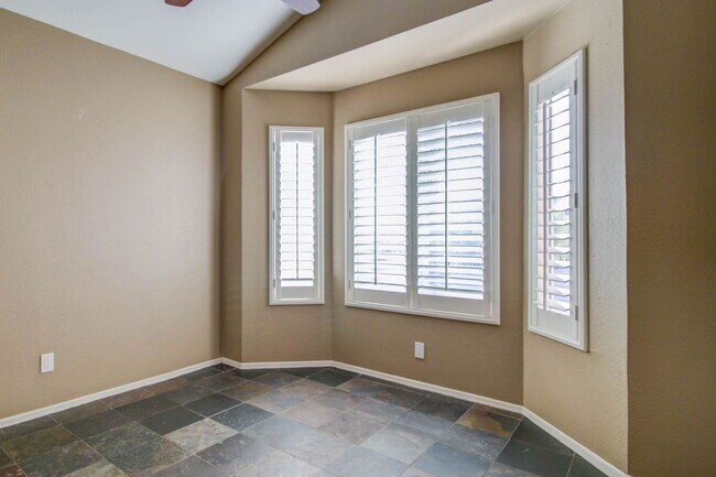 Building Photo - 1224 W Boxelder Cir