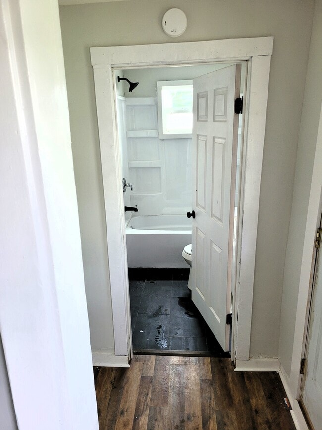 Building Photo - 414 Erie Ave