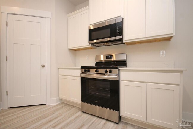 Building Photo - 5875 Sargassum Ln
