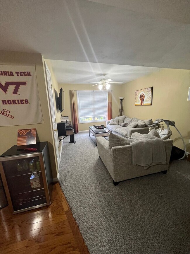 Building Photo - Updated 4 bedroom, 3 bath Home in Christiansburg