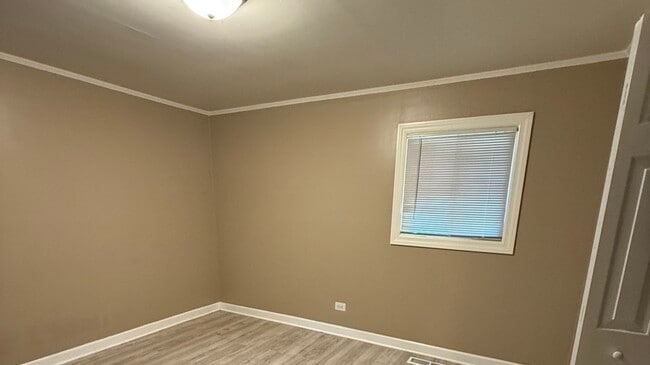 Building Photo - 452 Indianwood Blvd