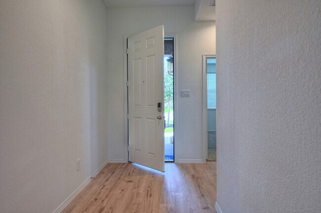 Building Photo - 31603 Zoe Pt
