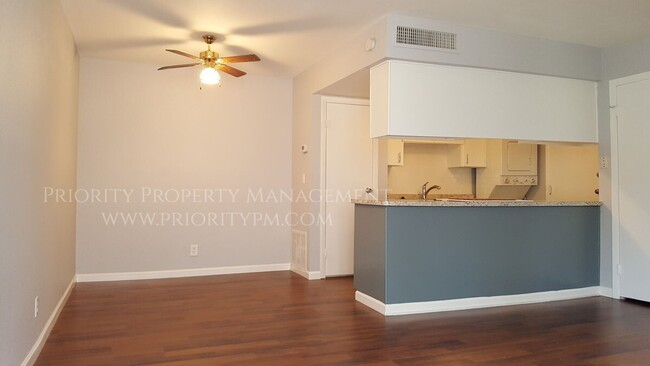 Building Photo - Beautiful Condo ~ Close to UNLV~ 2 Bed/1 B...