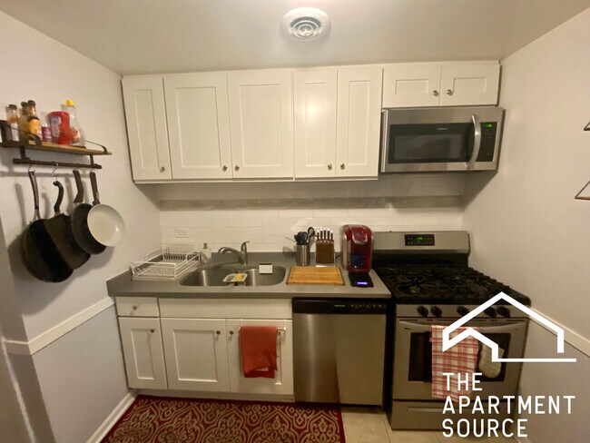 Building Photo - 3714 N Sheffield Ave