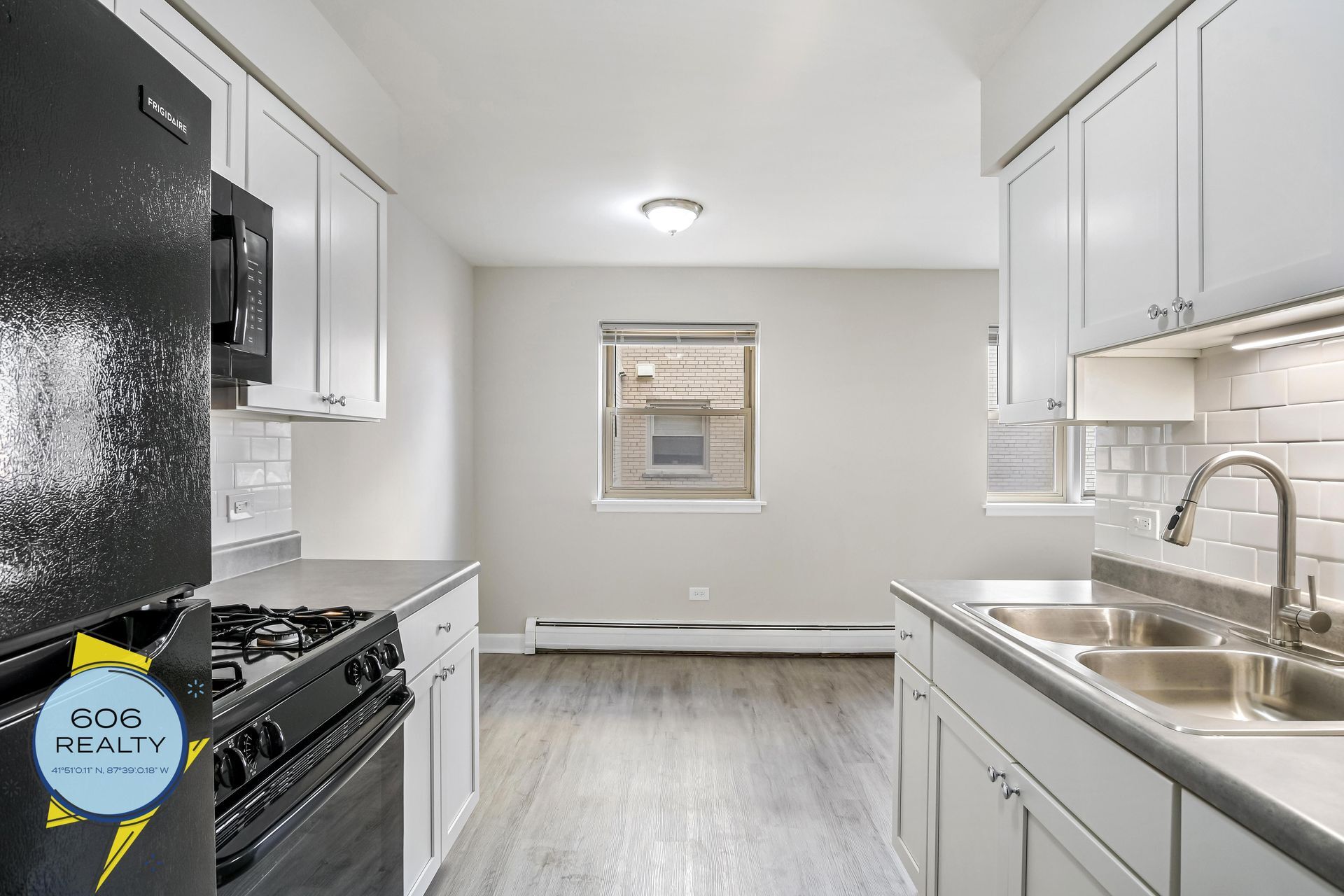 Building Photo - 3001 N Thatcher Ave