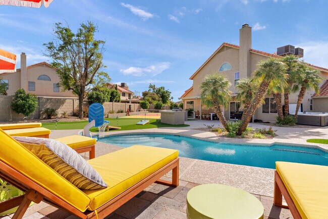 Building Photo - 7804 W Pershing Ave